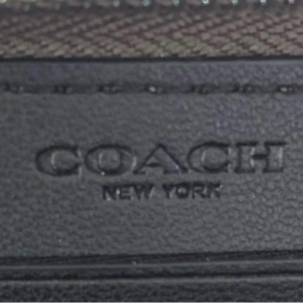 COACH SMALL ZIP AROUND CARD CASE - Picture 5 of 5